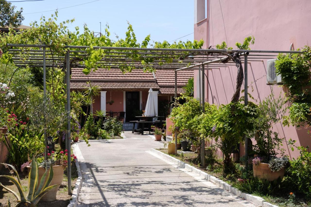 Mouzakitis Apartments 3 Arílasz Kültér fotó
